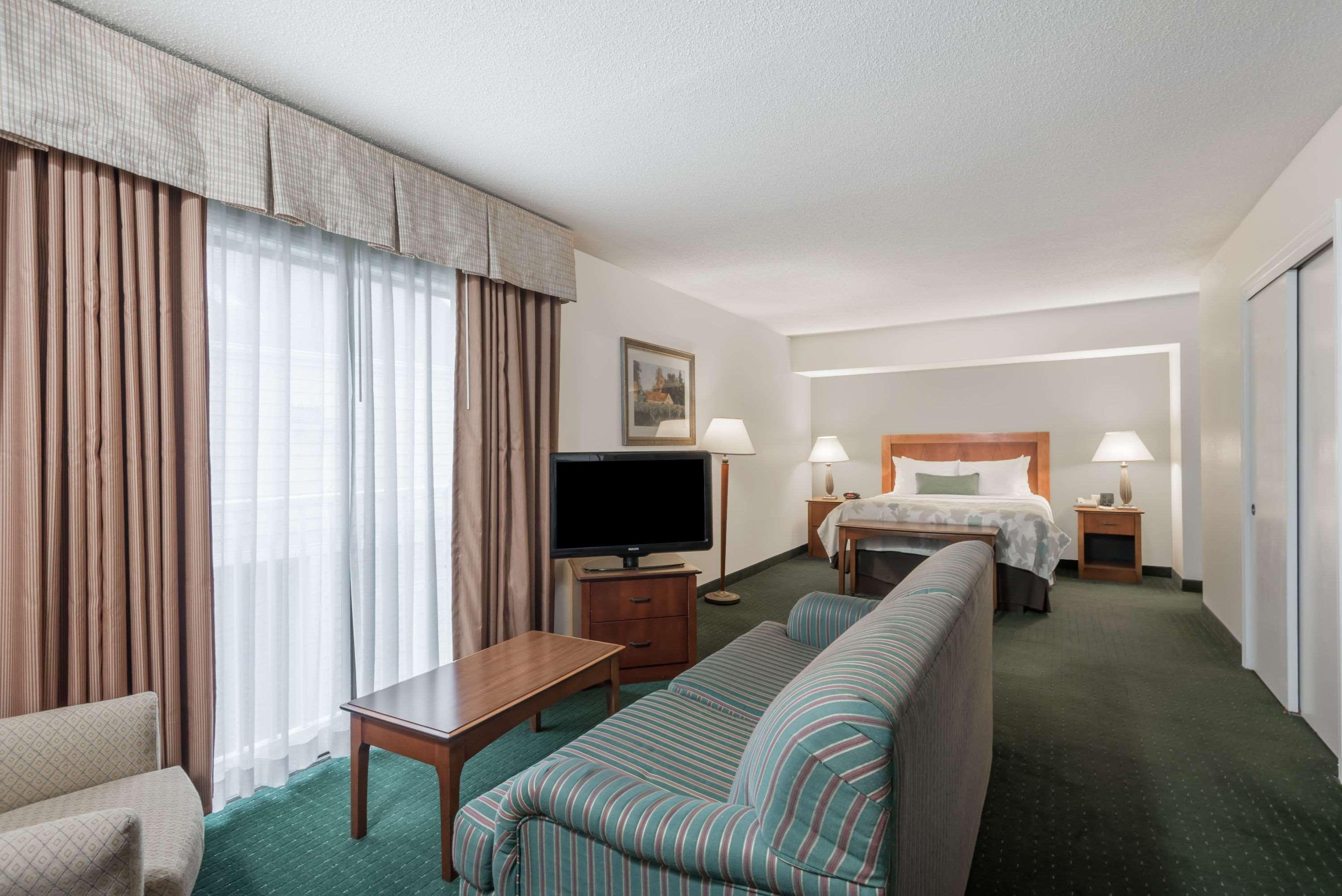Best Western Fishkill Inn & Suites מראה חיצוני תמונה